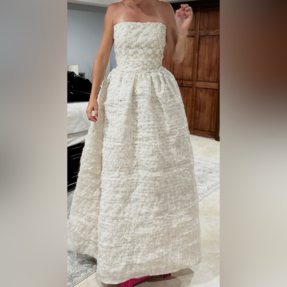 NWT Wedding gown Size 4, unaltered - Picture 5 of 7
